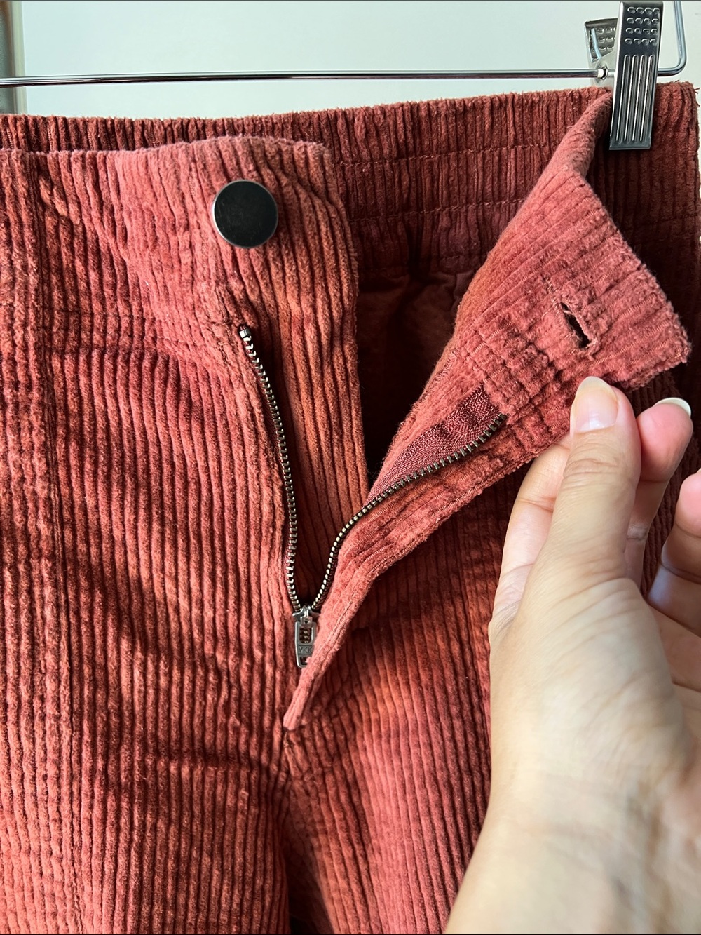 PACT Organic High-Rise Corduroy Ankle Pants in Rust Red M - Picture 4 of 7
